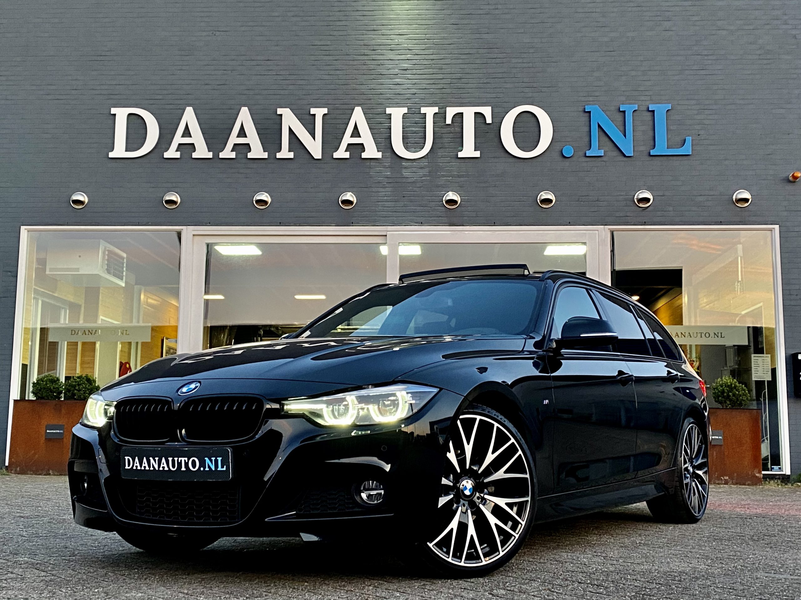 lekken vorm compressie BMW 320i Touring M-Sport Shadow High Executive | Panoramadak & 20"